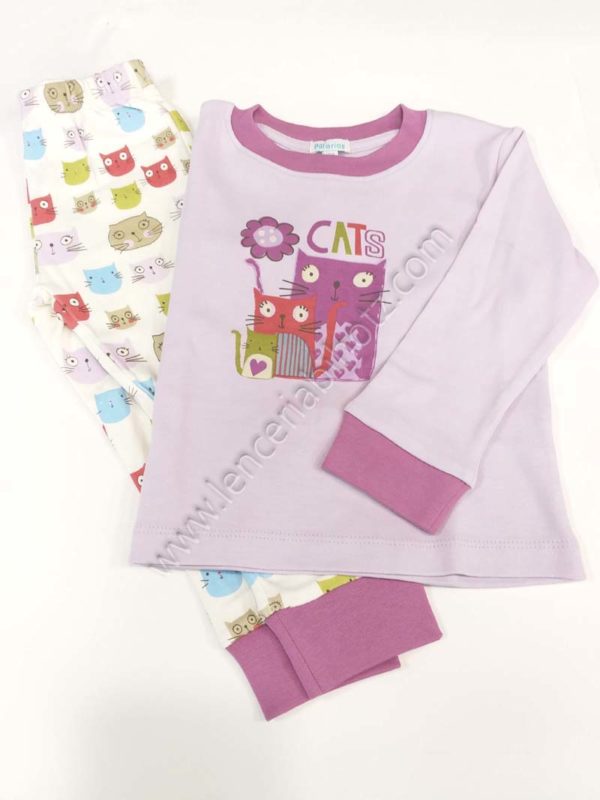 pijama niña estampado gatitos. Camiseta lila y pantalon fondo crudo