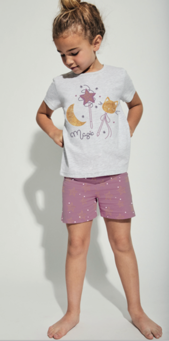 pijama niña corto brillos algodon, Camiseta gris estampado varitas magicas con purpurina. Bermuda corta malva estrellas doradas