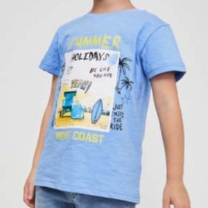 camiseta niño verano estampado playero. Azul claro intenso manga corta